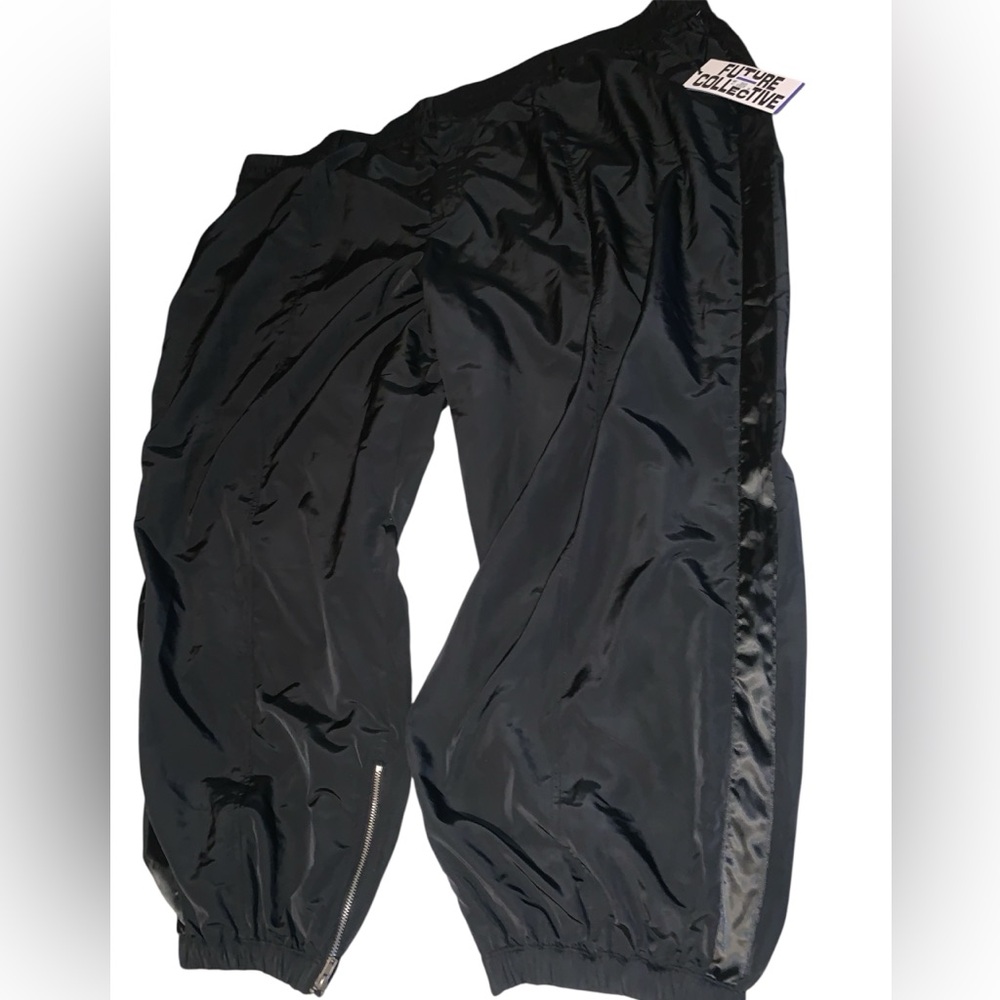 NWT Future Collective 4X elastic waist joggers with stylish design athletic wear - Picture 4 of 10